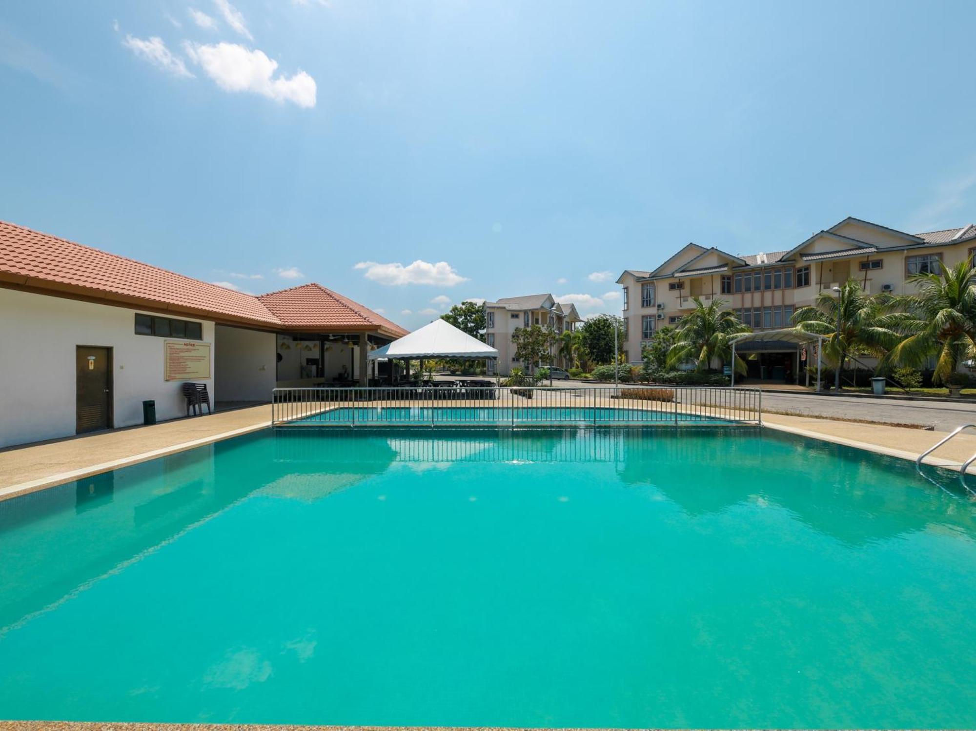 Seri Bayu Resort Hotel Sungai Pelek Kültér fotó