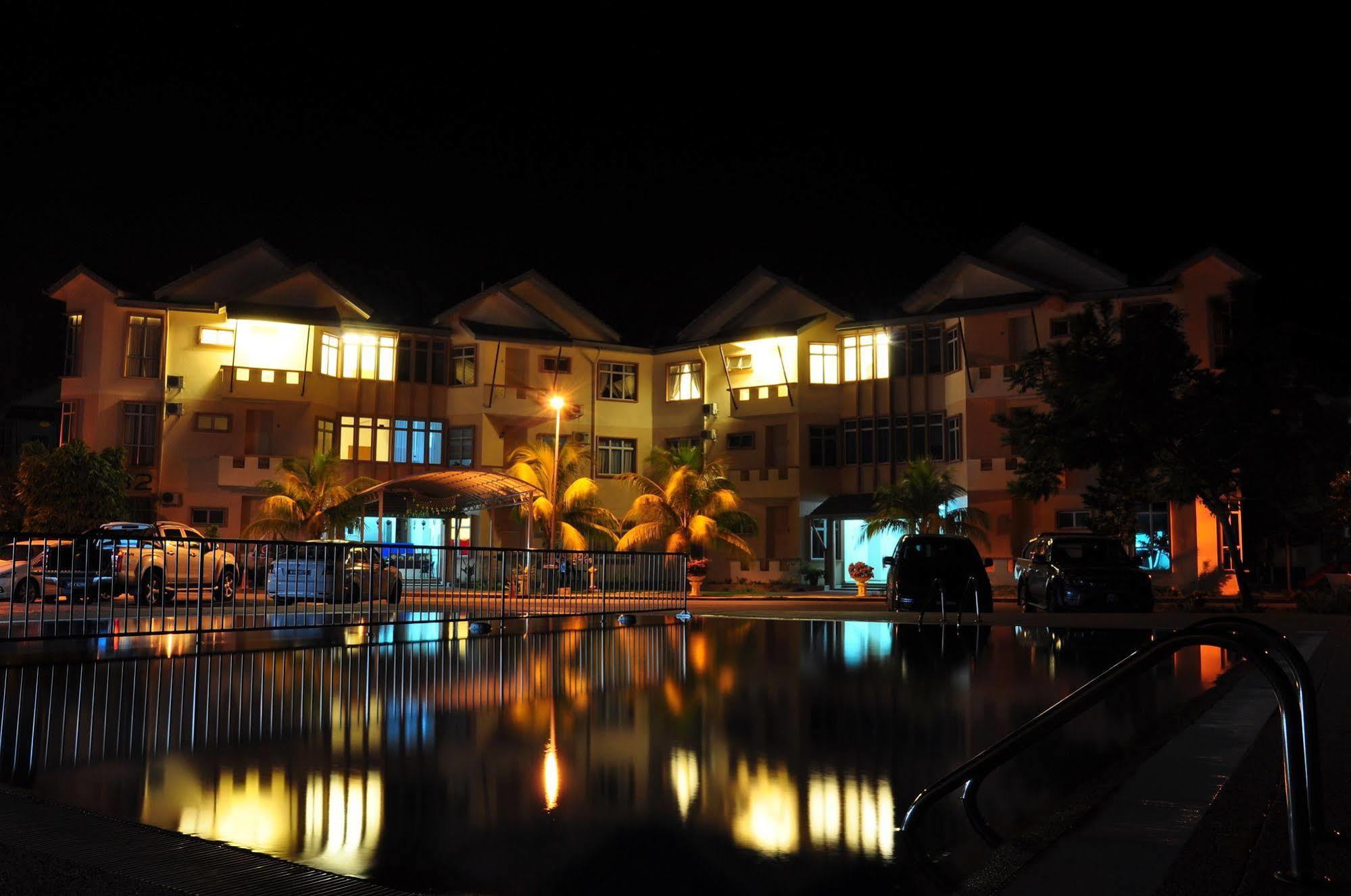 Seri Bayu Resort Hotel Sungai Pelek Kültér fotó